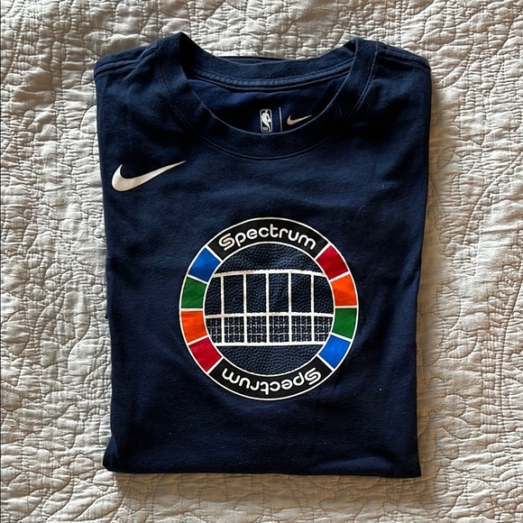 Philadelphia 76ers Spectrum Logo T-Shirt - Picture 1 of 3